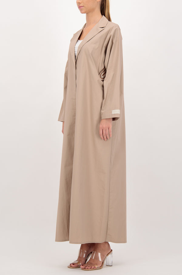 Notched collar abaya with monochrome tone embroidery